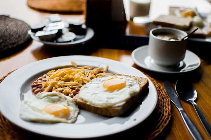 Read more about the article How Does Skipping Breakfast Affect Caloric Intake and Daily Activity?
