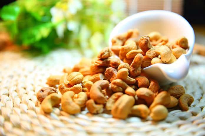 You are currently viewing Can Cashew Nuts Lower Your Risk for Heart Disease?