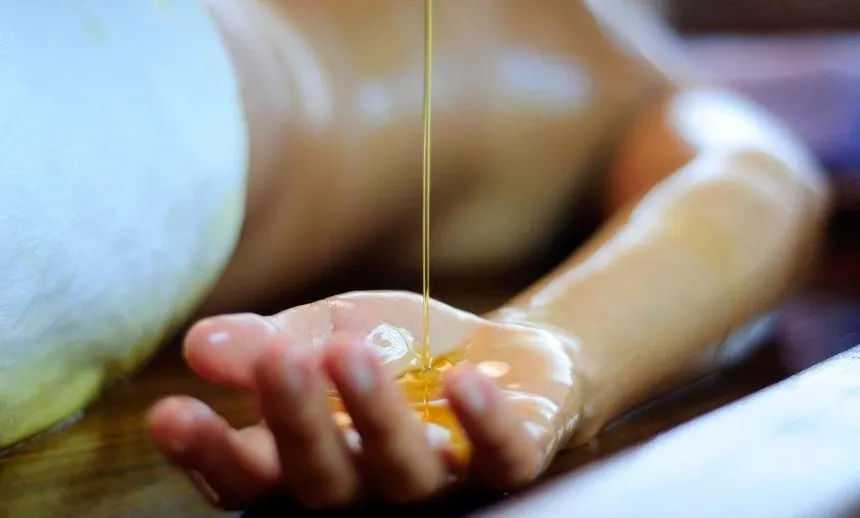 Warm sesame or coconut oil is applied to the entire body in slow strokes. 
